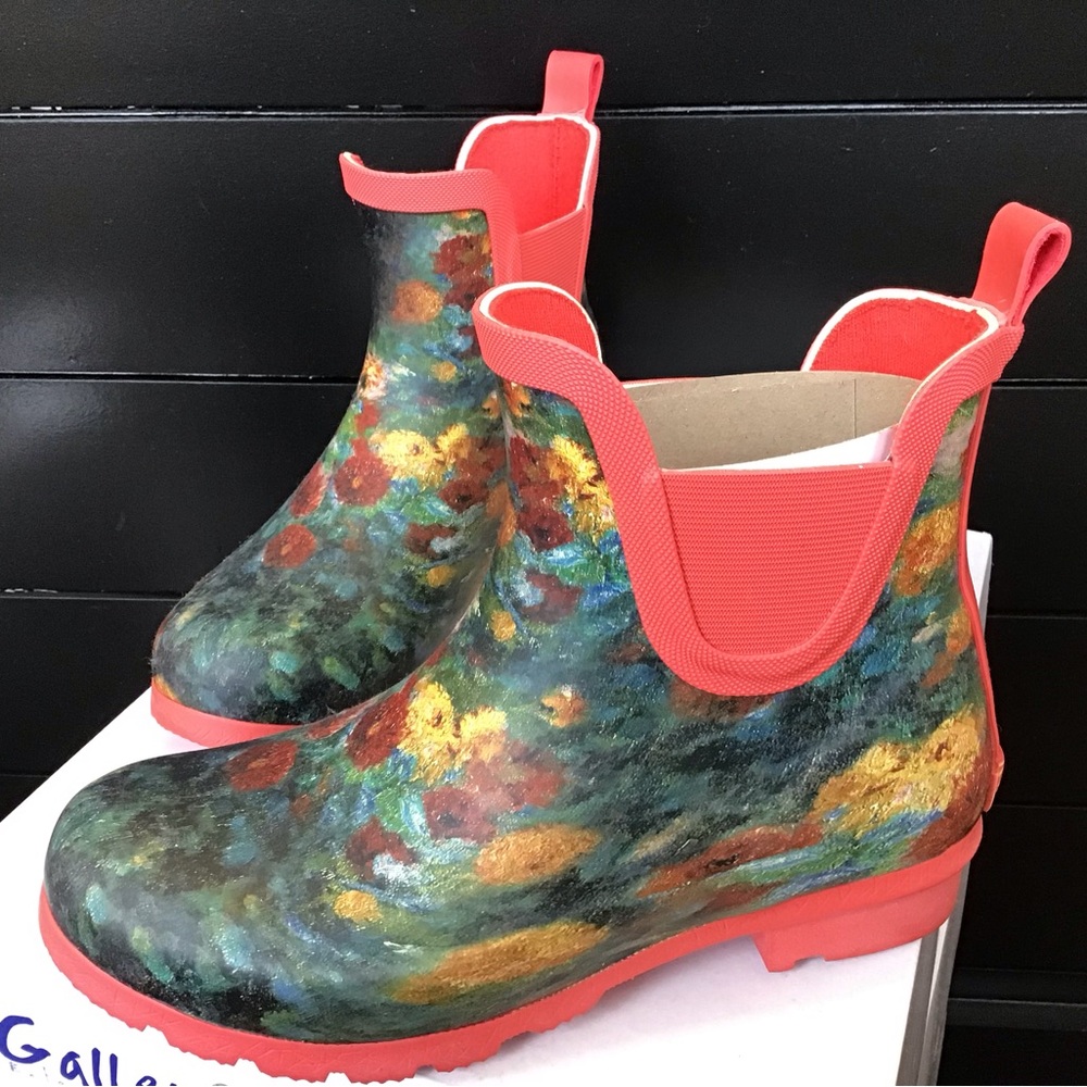 Galleria Enterprises, Inc. Artistic Floral Winter Boots